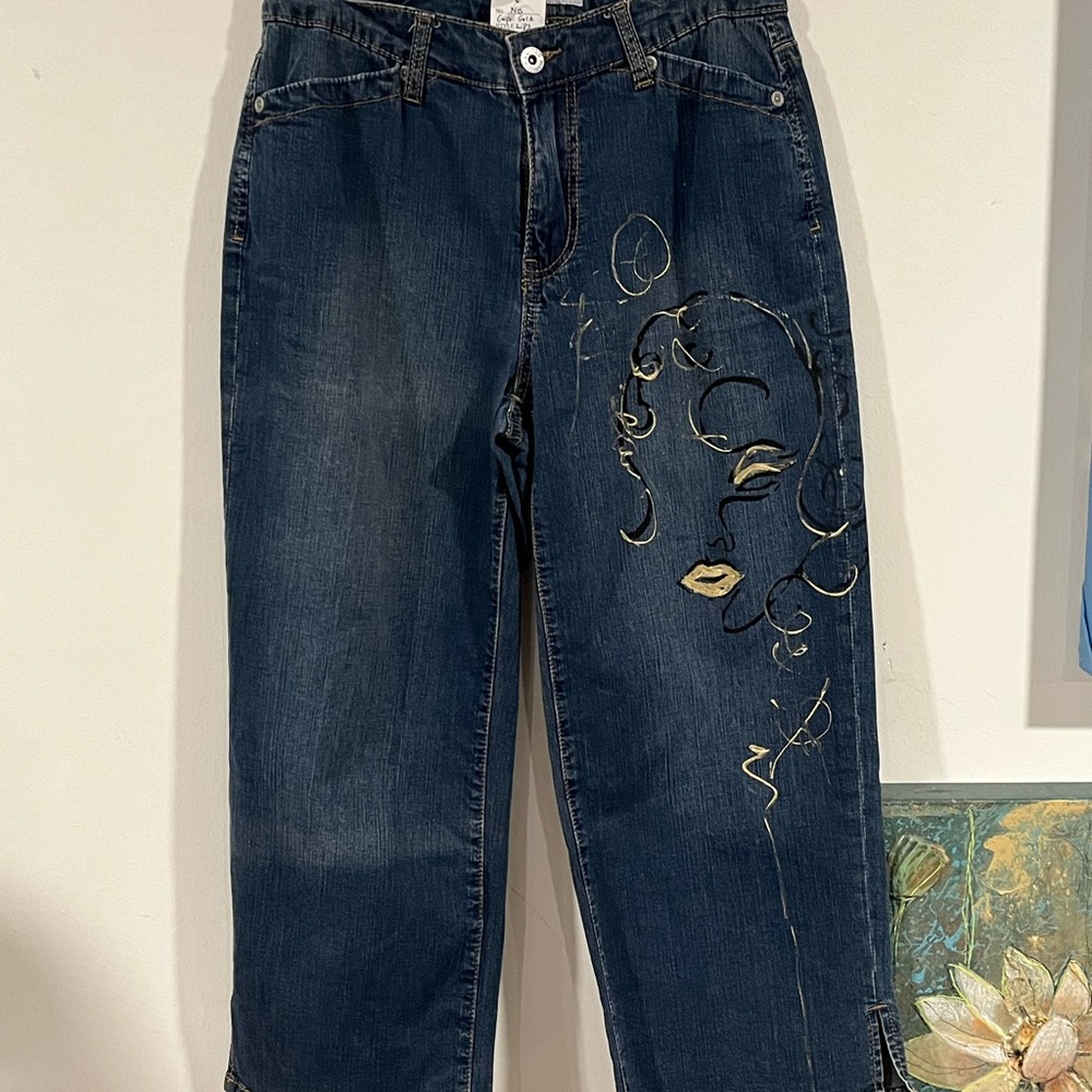 Chicos platinum capris hand painted a size 00